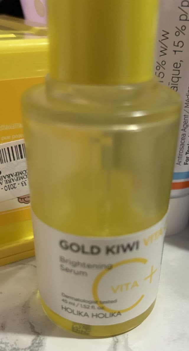 HOLIKA HOLIKA Gold Kiwi Vita C+ Brightening Serum review photo by Janet Lovell