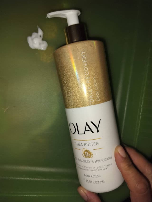 Olay Daily Recovery & Hydration Lotion with Shea Butter & Vitamin B3 Complex review photo by dayana3788