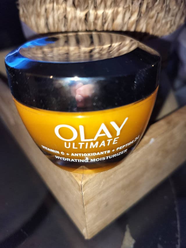 Olay Ultimate Vitamin C + Antioxidants + Peptide 24 Hydrating Moisturizer review photo by dayana3788