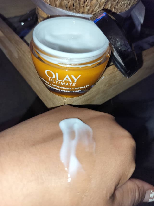 Olay Ultimate Vitamin C + Antioxidants + Peptide 24 Hydrating Moisturizer review photo by dayana3788