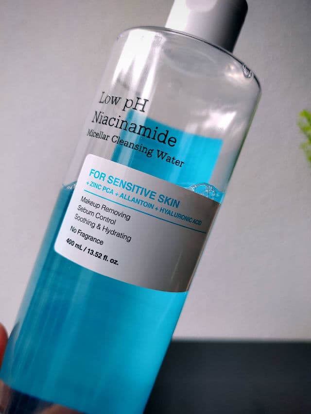 COSRX Low pH Niacinamide Micellar Cleansing Water review photo by kaoriskincarejournal