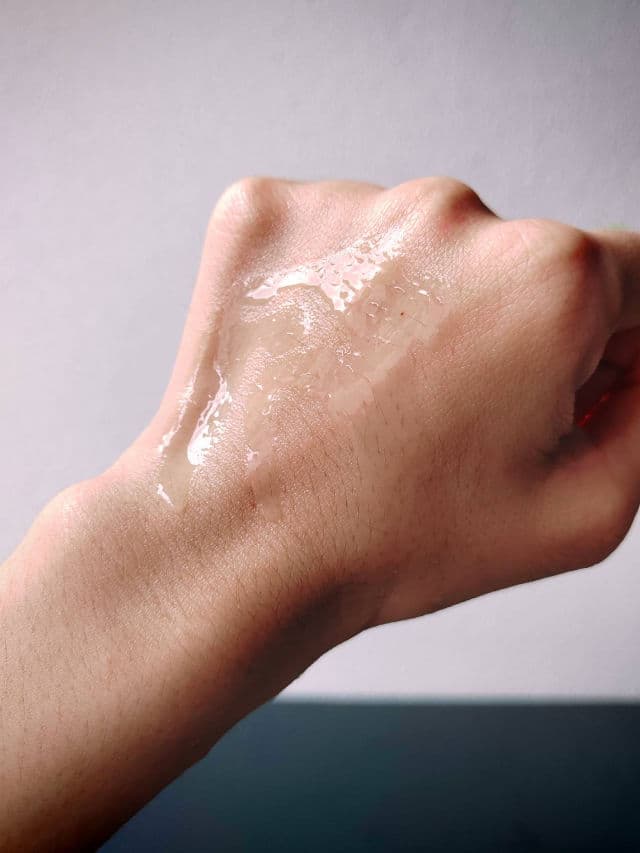 COSRX Low pH Niacinamide Micellar Cleansing Water review photo by kaoriskincarejournal