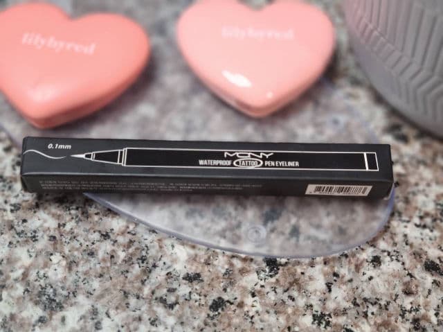 MACQUEEN Waterproof Pen Eyeliner review photo by AnnaSassin