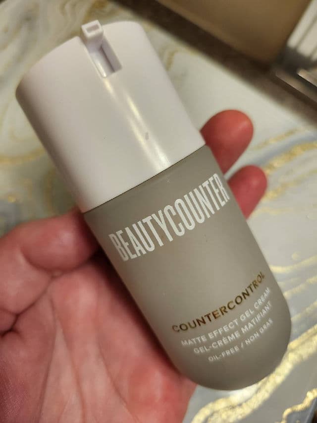 Beautycounter Countercontrol Matte Effect Gel Cream review photo by Shlanda