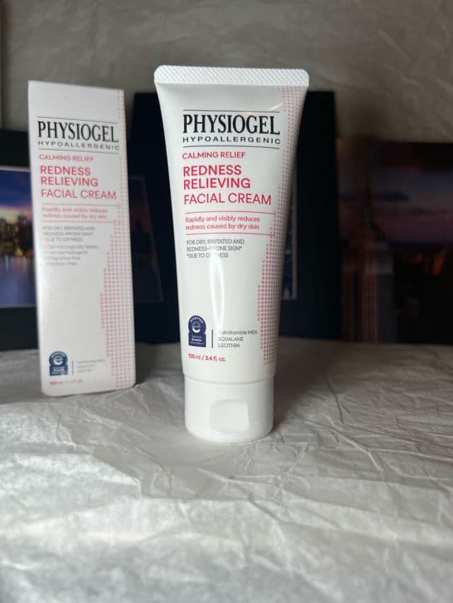 Physiogel Calming Relief Anti-Redness Day Cream SPF20 review photo by bonanza
