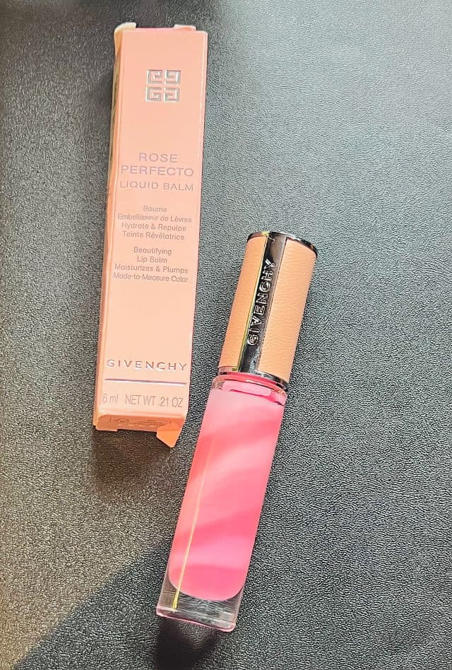 Givenchy Baume À Lèvres Liquide Rose Perfecto 001 Pink Irresistible review photo by bonanza