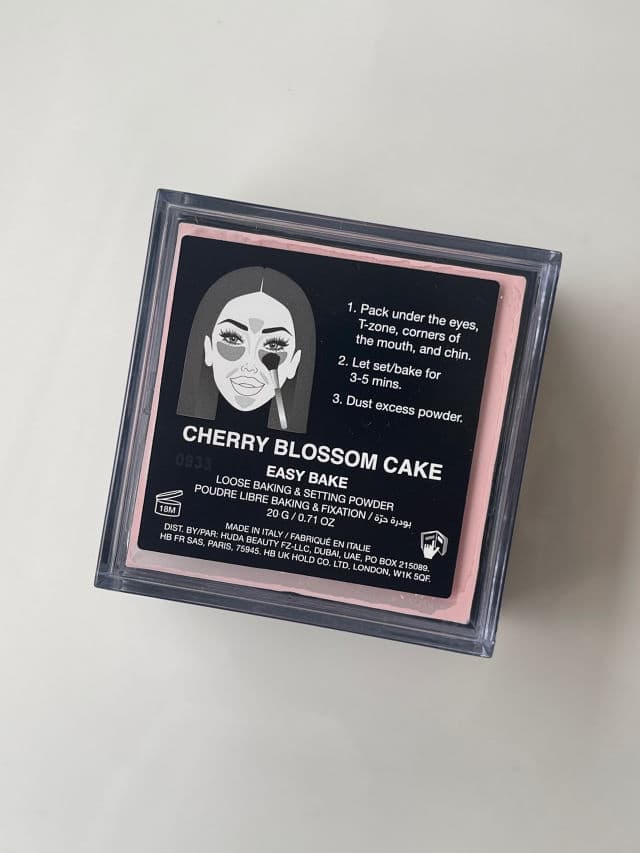 Huda Beauty Easy Bake Loose Powder review photo by Moerv