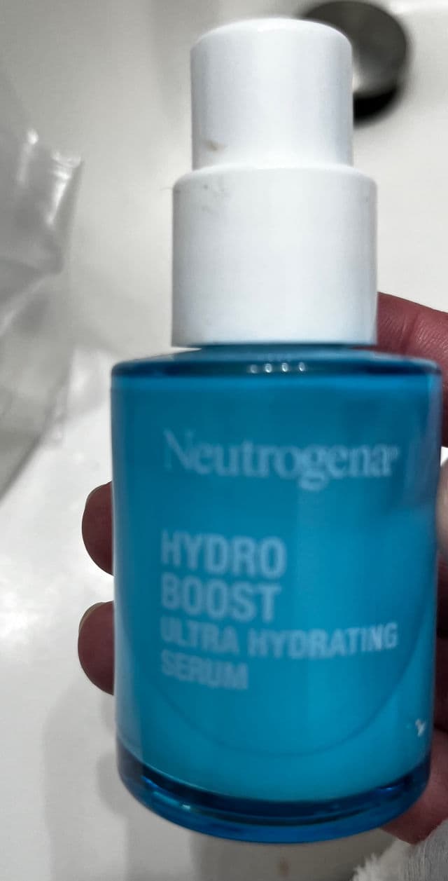 Neutrogena Hydro Boost Hydrating Serum review photo by daydreamersgaze