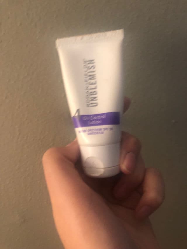 Rodan and Fields Unblemish Oil Control Lotion SPF 20 review photo by MollyLovesSkincare