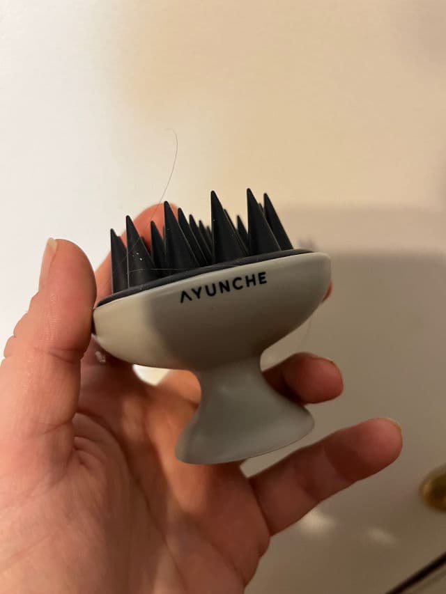 AYUNCHE Scalp Massage Brush review photo by ugcwithkpm