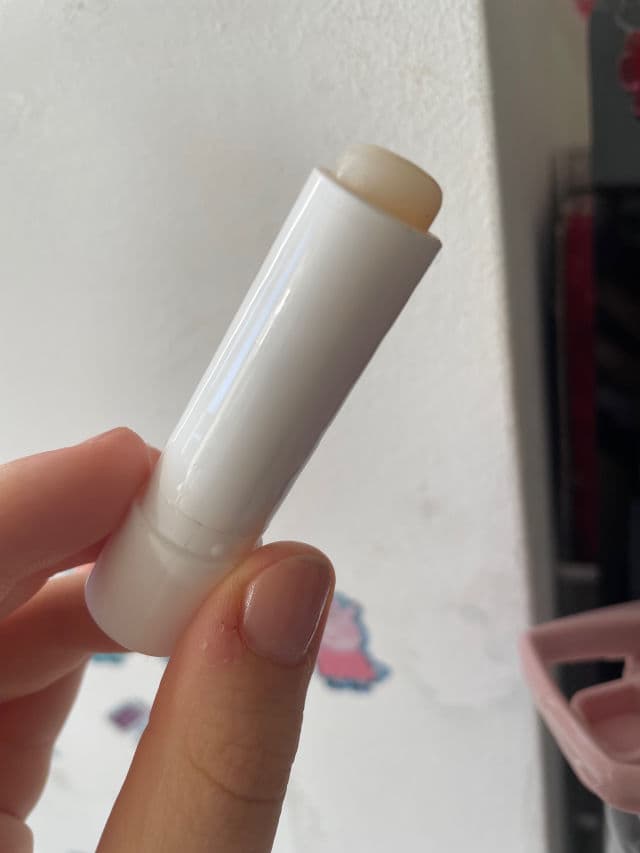Neutrogena Norwegian Formula Lip Moisturizer with SPF 15 review photo by Oliivia