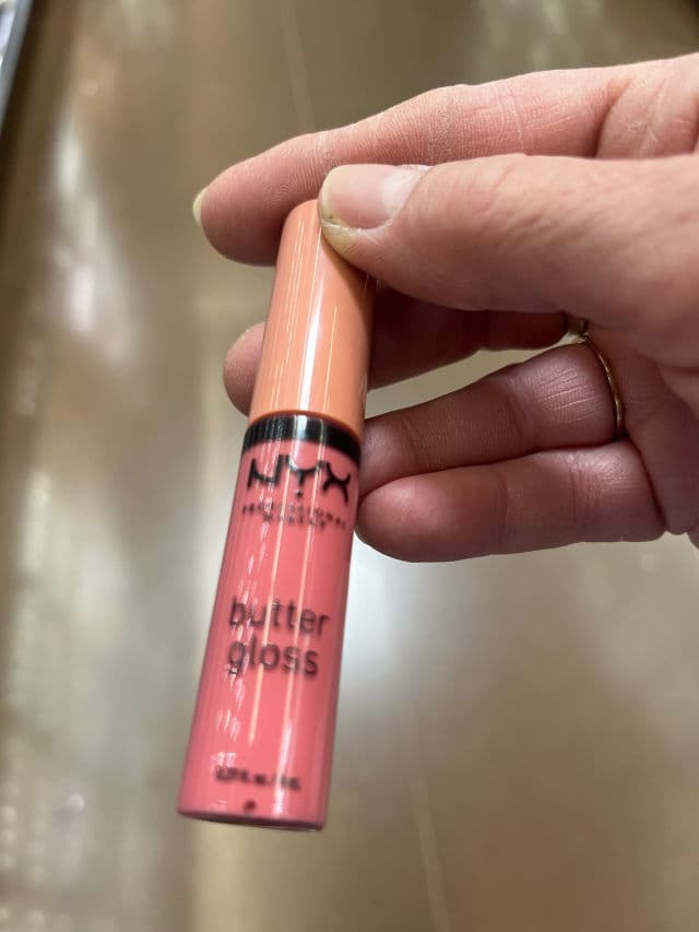 Nyx Cosmetics Praline review photo by sunflwrs86