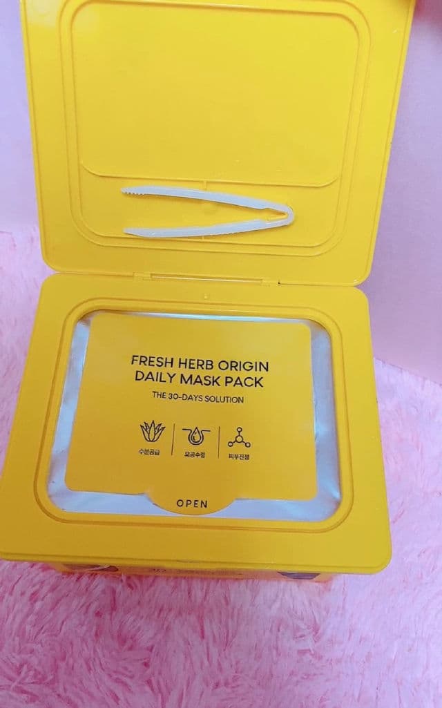 Nacific Fresh Herb Origin Daily Rebirth Mask Pack review photo by allieson