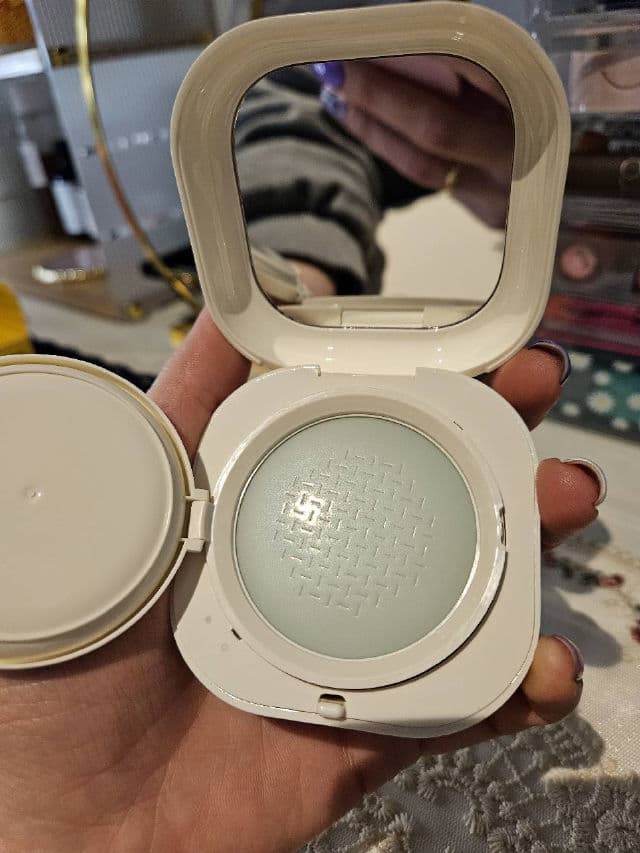 Laneige Neo Essential Blurring Finish Powder review photo by hades47