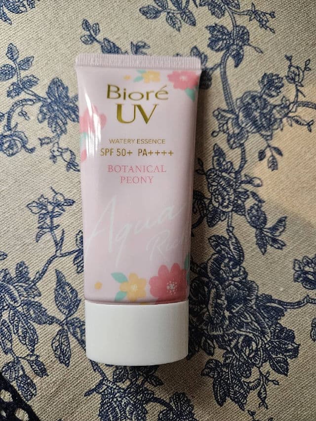 Biore UV Aqua Rich Watery Essence Botanical Peony SPF50+ PA++++ review photo by hades47