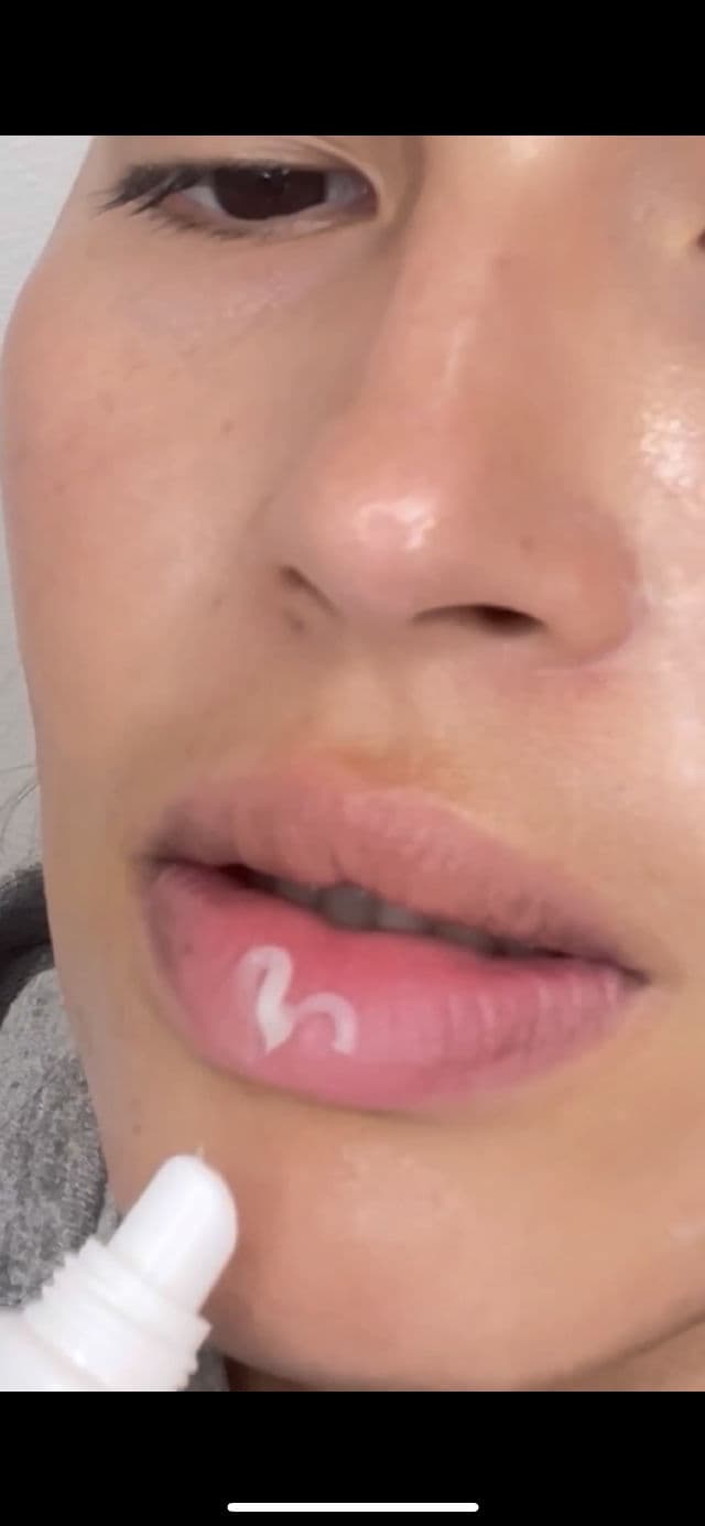 BENTON Honest Lip Balm review photo by CindyCuidaTuPiel