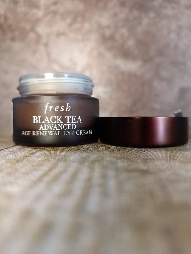 fresh Black Tea Advanced Age Renewal Cream review photo by Cinthiadosamples