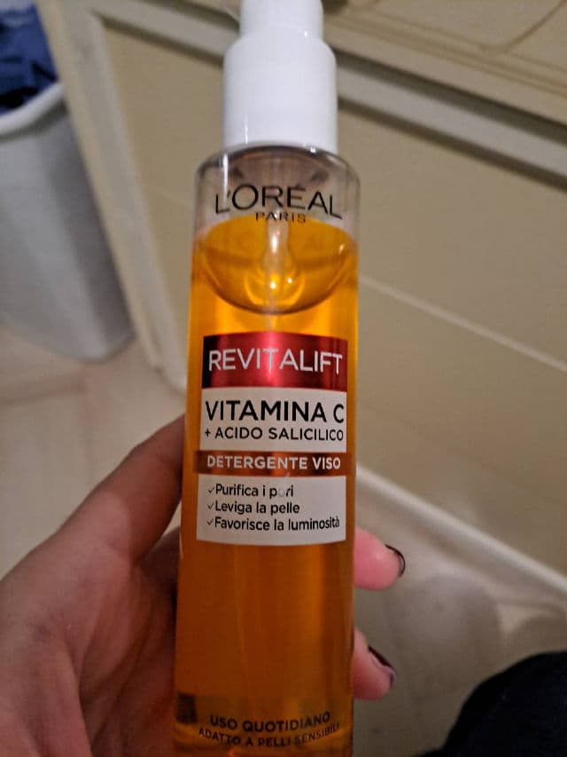 L'Oreal Paris Revitalift Vitamin C + Salicylic Acid Cleanser review photo by Cosymakeup15