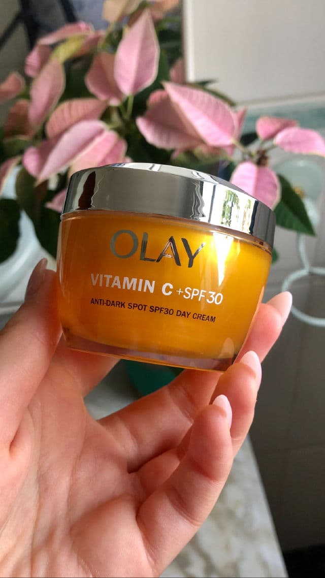 Olay Ultimate Vitamin C + Antioxidants + Peptide 24 Hydrating Moisturizer review photo by SkincarewithLi