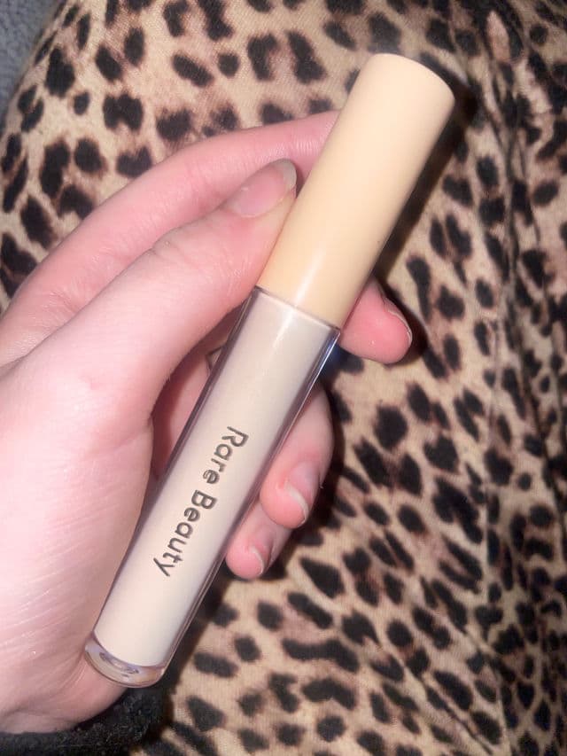 Rare Beauty Positive Light Under Eye Brightener review photo by xvrixnx