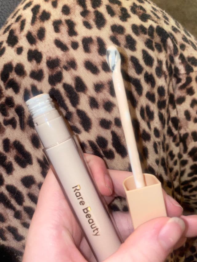 Rare Beauty Positive Light Under Eye Brightener review photo by xvrixnx
