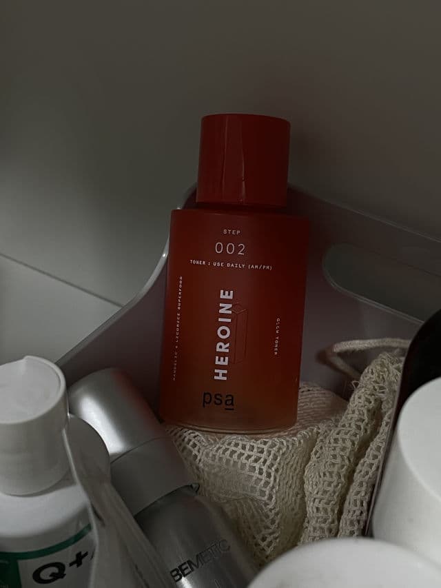 PSA Heroine: Mandelic & Licorice Superfood Glow Toner review photo by itsmybeauty