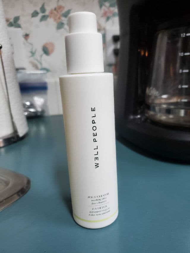 Well People Juice Cleanse Soothing Aloe Face Cleanser review photo by TarynMB