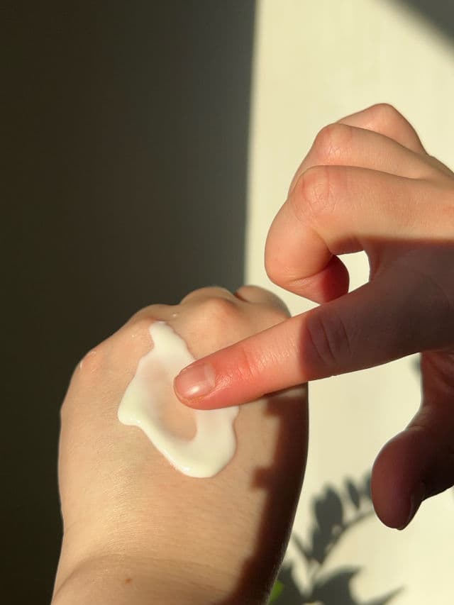 House of Hur Weightless Sun Fluid SPF50+ PA++++ review photo by skincarebestie