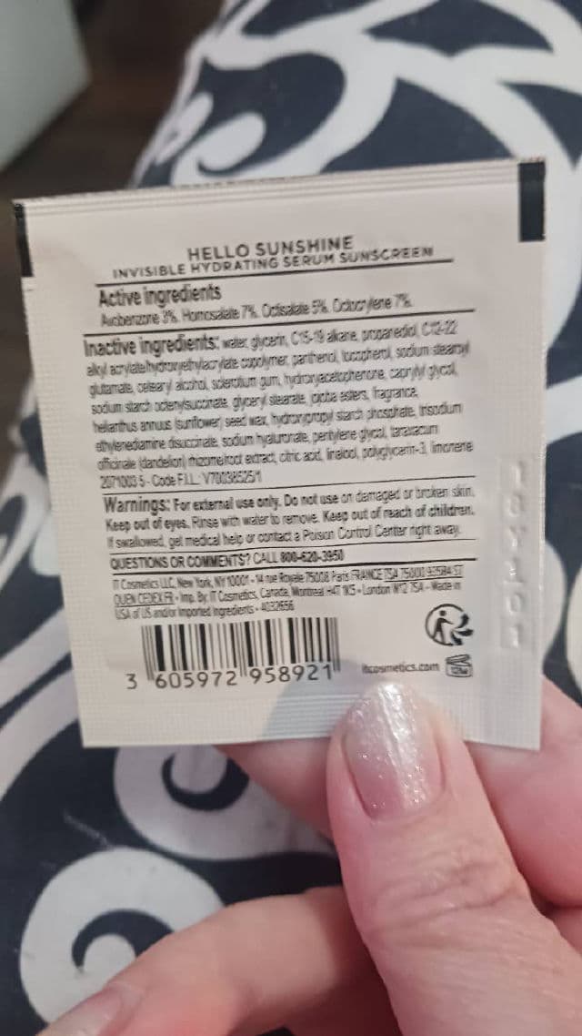 It Cosmetics Anti-Aging Armour ™ Super Smart Skin-Perfecting Beauty Fluid SPF 50+ review photo by rcreddragon