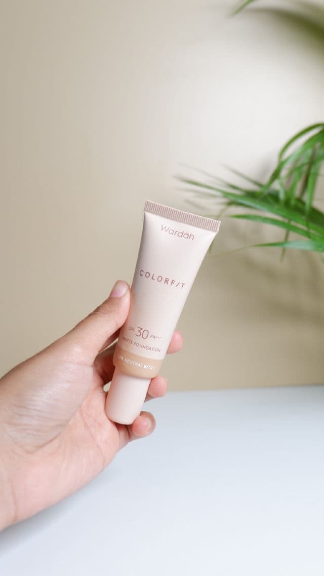 Wardah Colorfit Matte Foundation SPF 30 PA+++ review photo by kurniaashari