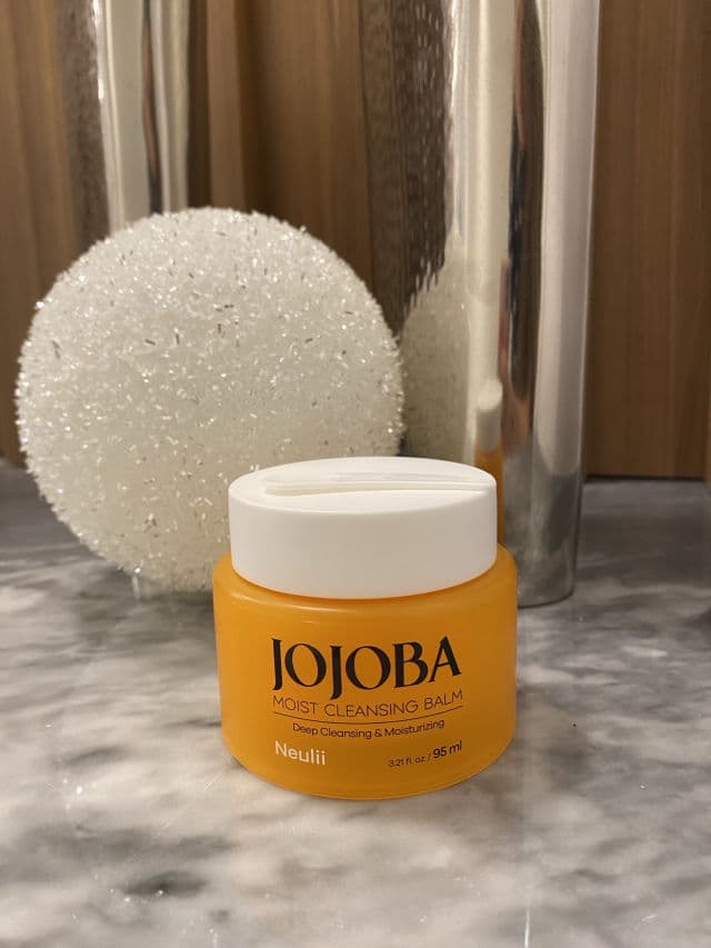 Neulii Jojoba Moist Cleansing Balm review photo by skincareinsider