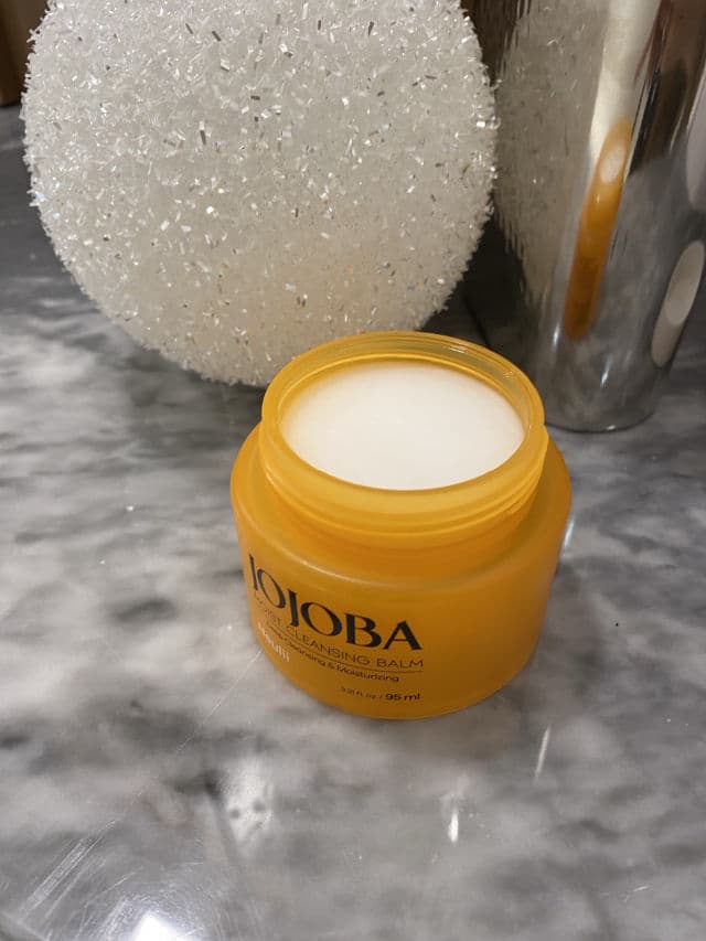 Neulii Jojoba Moist Cleansing Balm review photo by skincareinsider