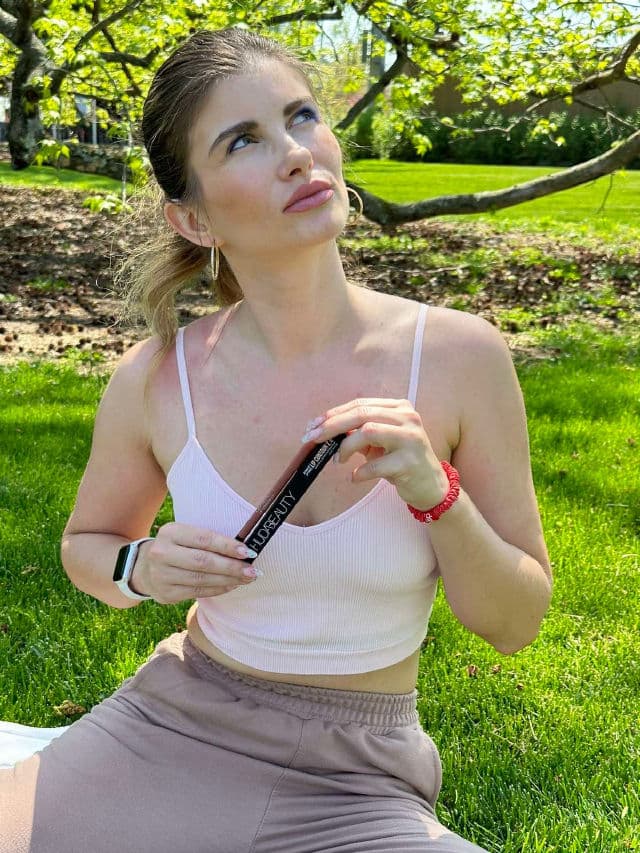 Huda Beauty Honey Beige review photo by LisaOst