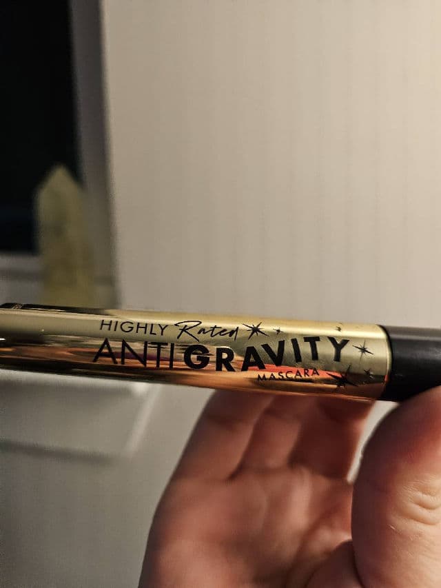Milani Cosmetics Highly Rated Anti-Gravity Mascara review photo by nikkinemko