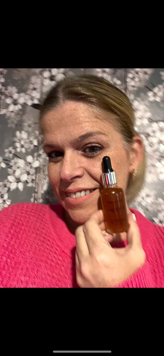 Tan-Luxe The Body Illuminating Self-Tan Drops review photo by Manda91222