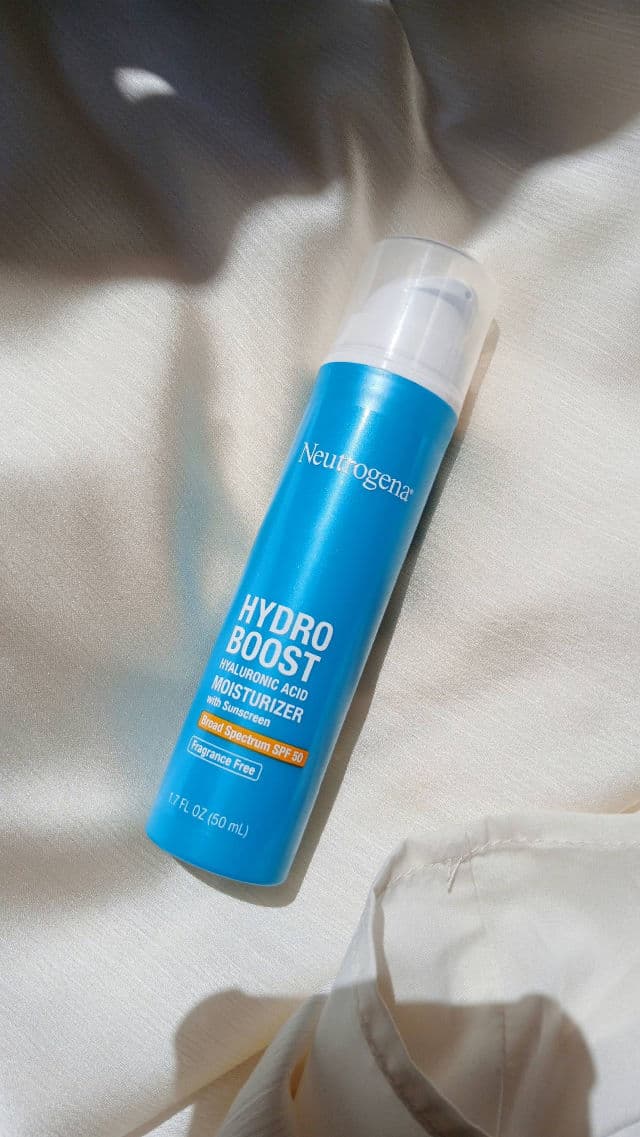 Neutrogena Hydro Boost Hyaluronic Acid Moisturizer SPF 50 review photo by tatiross89