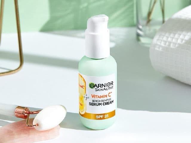 Garnier SkinActive Vitamin C 2in1 Brightening Serum Cream SPF 25 review photo by Andreea00