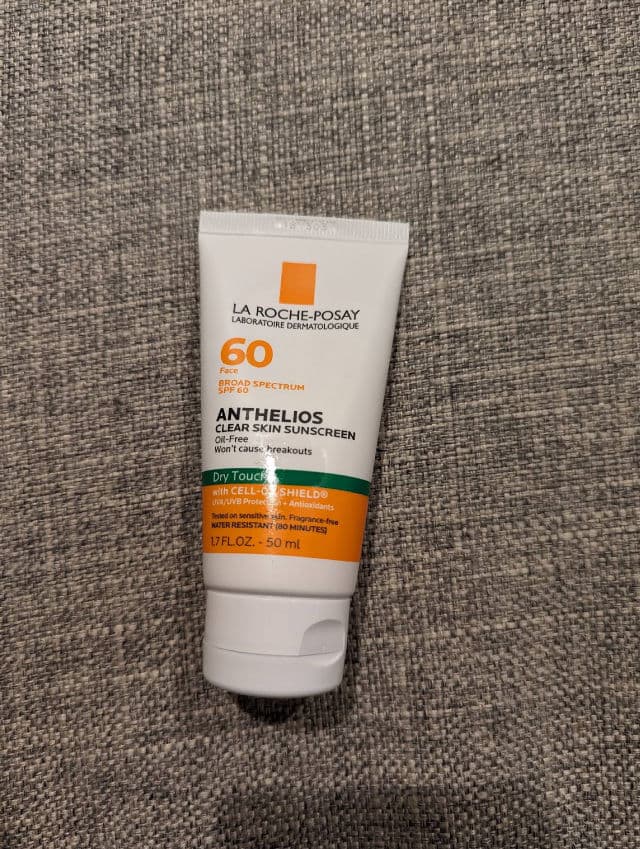 La Roche-Posay Anthelios Clear Skin Dry Touch Sunscreen Broad Spectrum SPF 60 review photo by Nawida