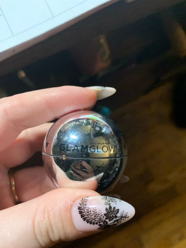 GlamGlow Poutmud Wet Lip Balm Treatment review photo by viciousblogs