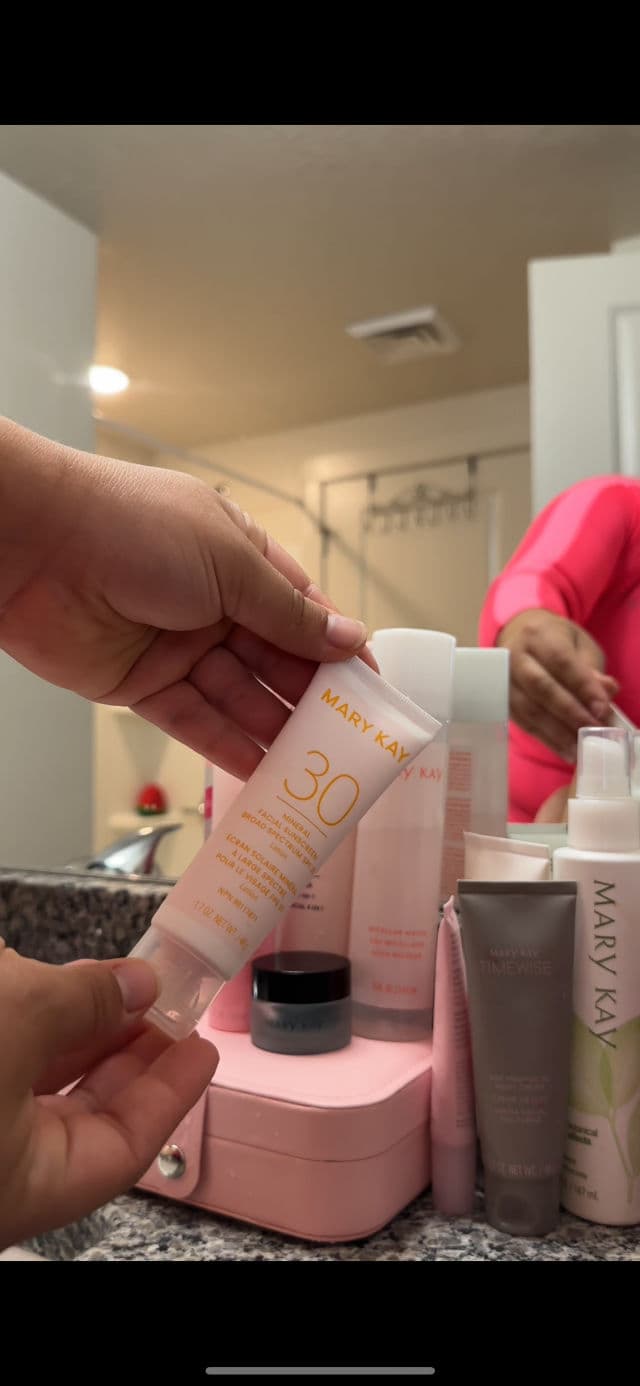 Mary Kay TimeWise® Age Minimize 3D™ Day Cream SPF 30 Broad Spectrum Sunscreen Normal Dry review photo by Kim97