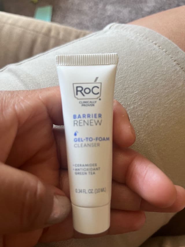 RoC Barrier Renew Gel-to-Foam Cleanser review photo by SandraLuz