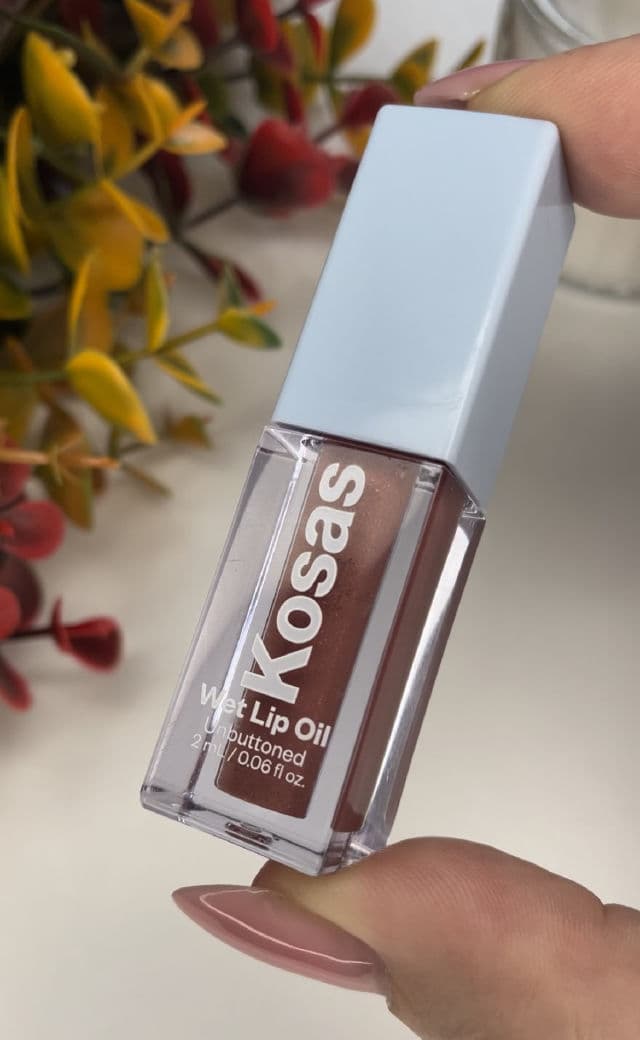 Kosas Wet Lip Oil Gloss review photo by MerkBu