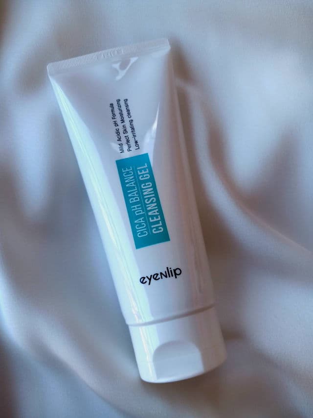 EYENLIP Cica pH Balance Cleansing Gel review photo by Glasskinclub