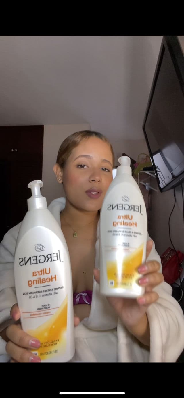 Jergens Ultra Hydrating Daily Moisturizer review photo by Lauraguzmamm