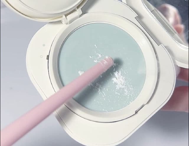 Laneige Neo Essential Blurring Finish Powder review photo by izwinterx