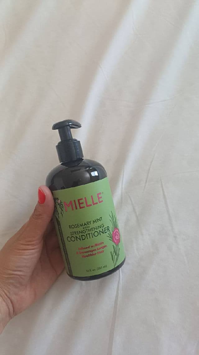 Mielle Organics Rosemary Mint Strengthening Conditioner review photo by RoArtioli