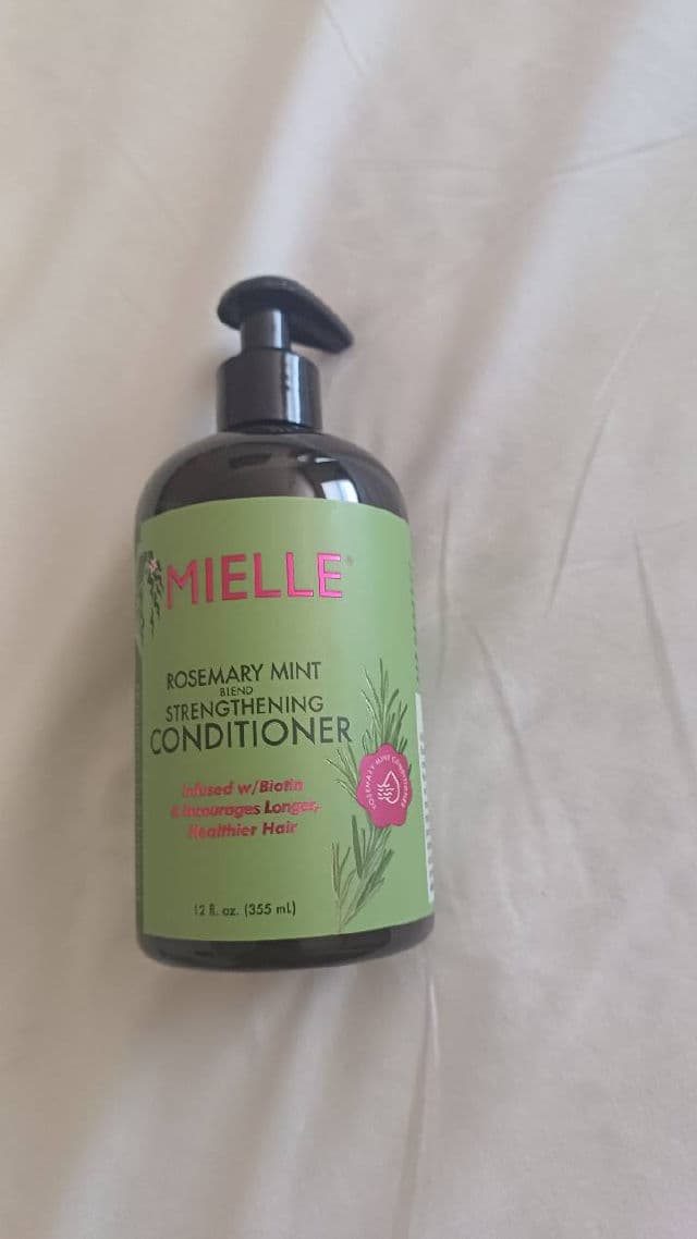 Mielle Organics Rosemary Mint Strengthening Conditioner review photo by RoArtioli