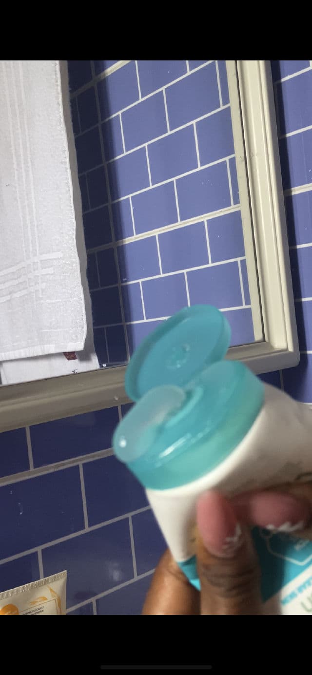 Simple Daily Skin Detox Purifying Face Wash review photo by thekeyukemi