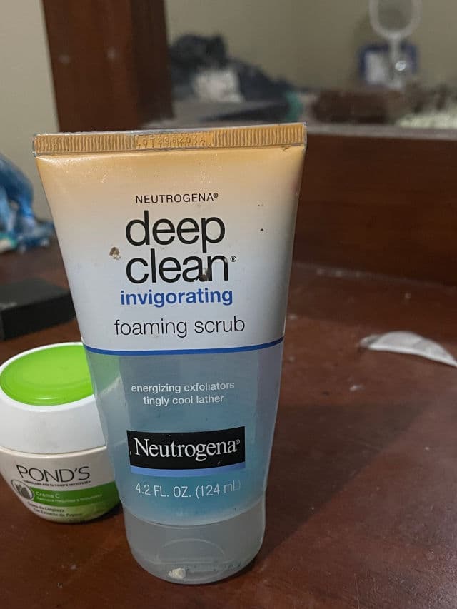 Neutrogena Canada Deep Clean Invigorating Foaming Scrub review photo by hillyfer