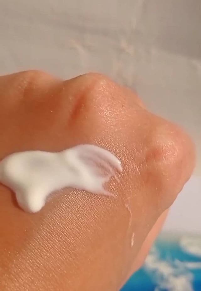 ISNTREE Hyaluronic Acid Watery Sun Gel SPF50+ PA++++ review photo by Shbie